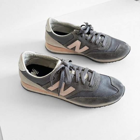 New Balance - Grey & Pink 620 Sneakers - Picture 4 of 7